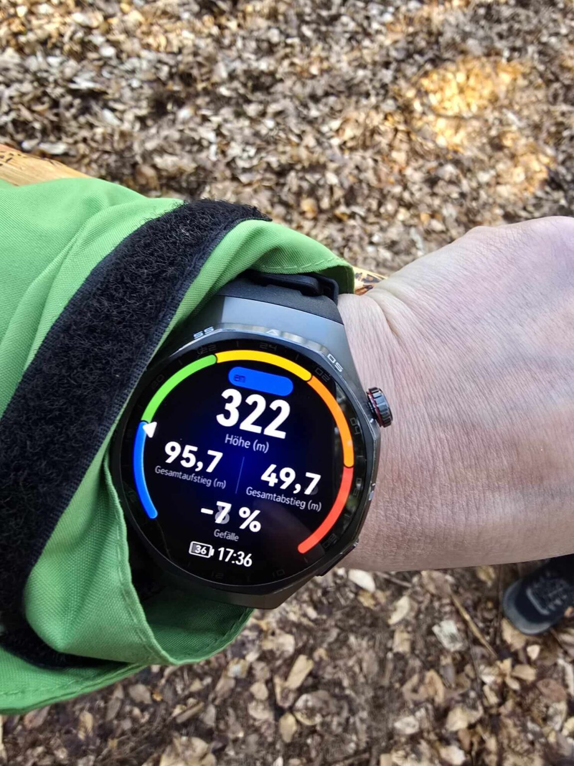 Huawei Watch GT 6 Pro mit Höhenmesser und Steigungsanzeige beim Wandern