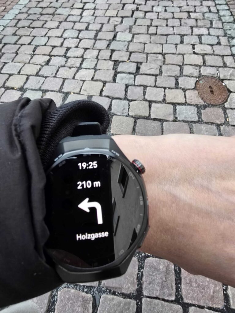 Navigation mit der Huawei Watch GT 6 Pro in der Stadt